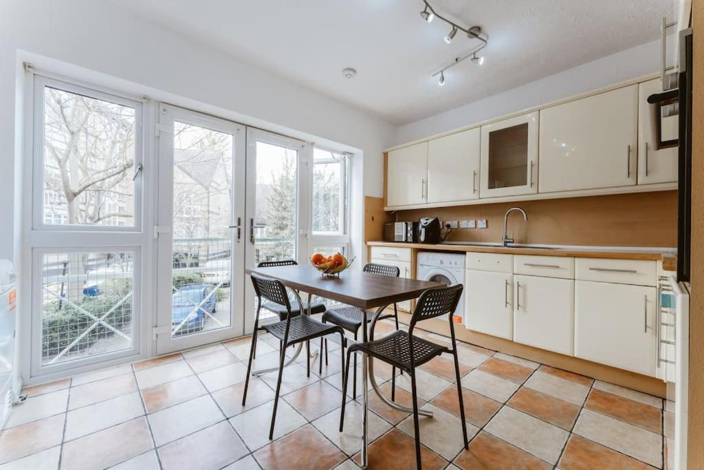 Up To 4 People, Room In A Share House Next To London Bridge Exterior photo